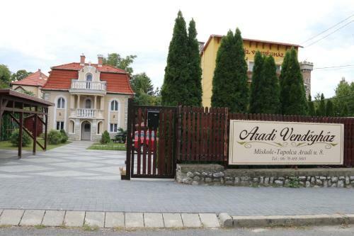 Hostal Aradi Vend�gh�z