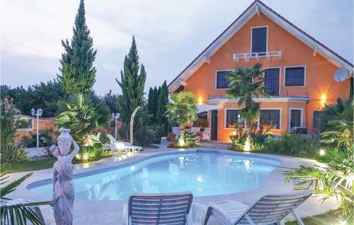 Three-bedroom Holiday Home In Zamardi