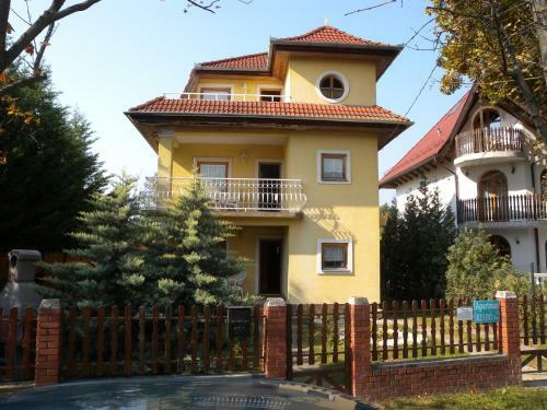 Apartment In Zamardi/balaton 33875