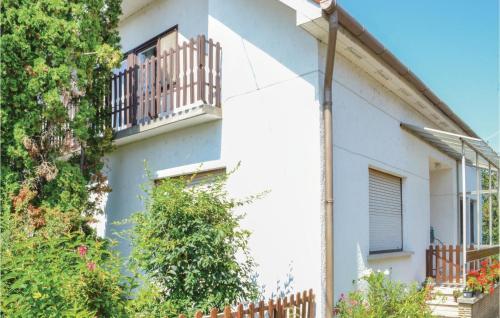 Three-bedroom Apartment In Zamardi