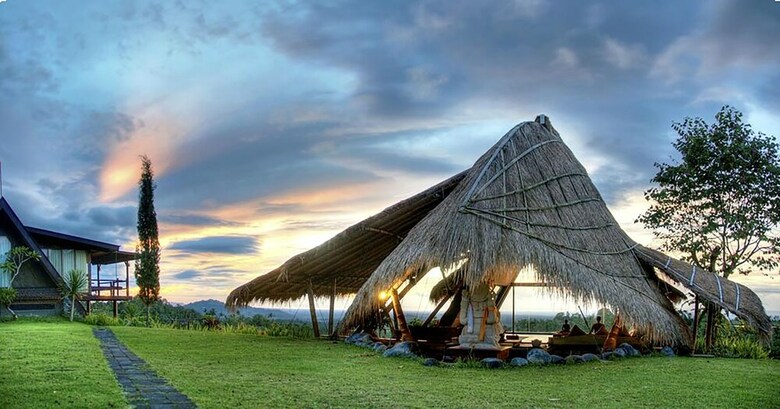 Hostal Village Above The Clouds