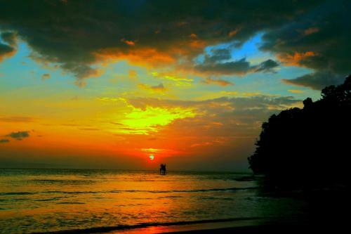 Hotel Sunrise Resort Batukaras