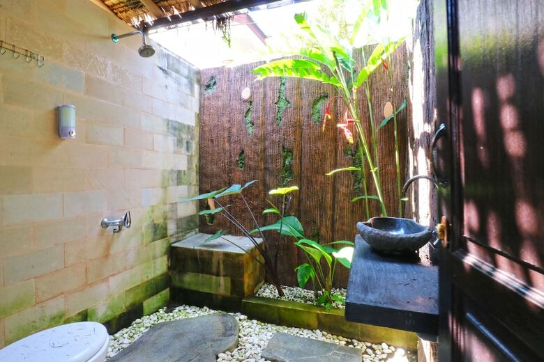 Aries Biru Hotel & Villa