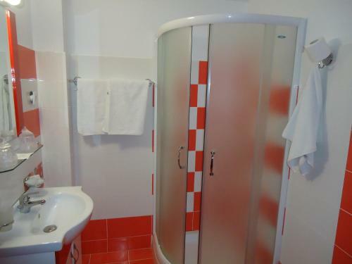 Hostal Pensiunea Geona