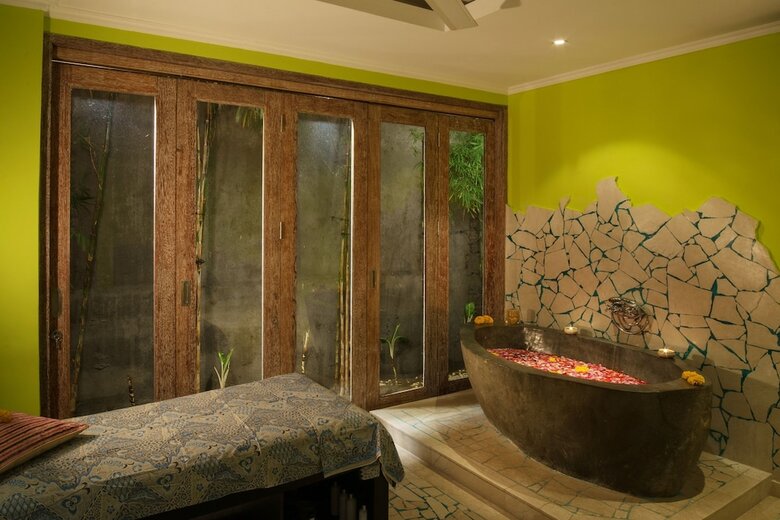 Hotel Ok Divers Resort & Spa