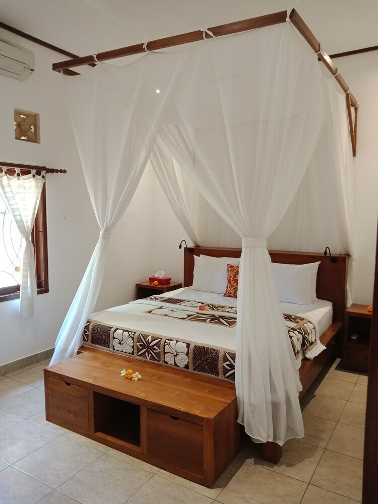 Teluk Indah Beach & Pool Villa