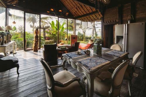 Beachfront Villa Romantic
