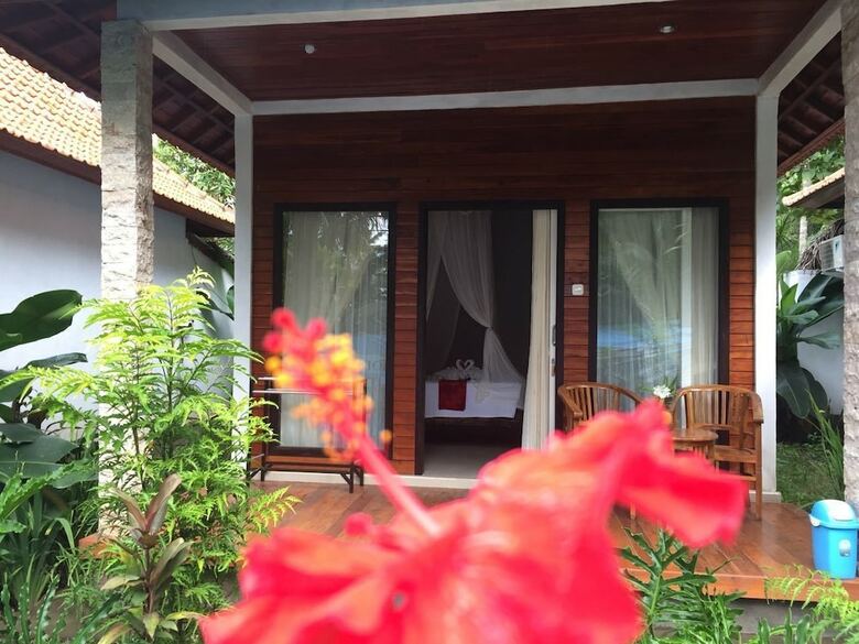 Hostal Crystal Bay Bungalows