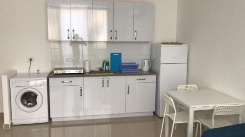 Isramax Apartment Near The Beach.