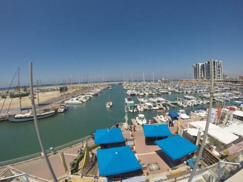 AA Yafit Marina Towers Apartment
