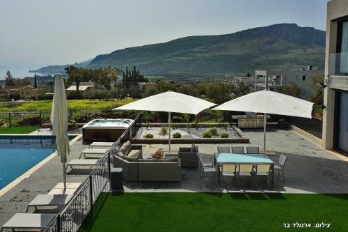 Villa J