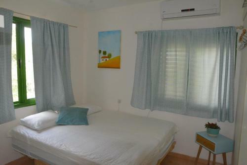 Tal Shahar Room
