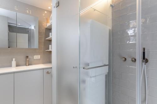Apartamento Arnon Street Super Modern-steps From Gordon Beach