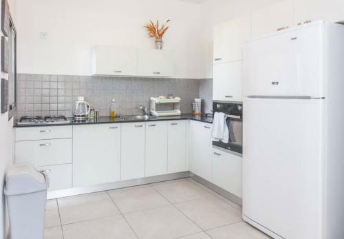 Apartment Near Weizmann Institute