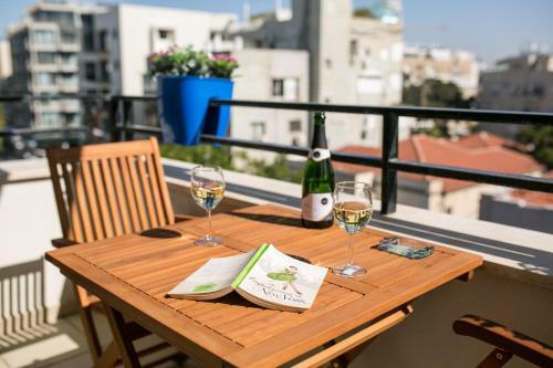 By 31 - By Beach Apartments Tlv