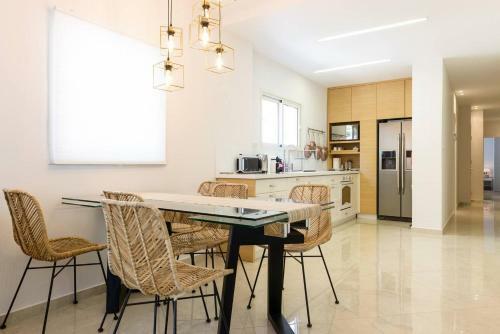 Apartamento Bograshov Beach - Dizengoff W/ Balcony & Parking