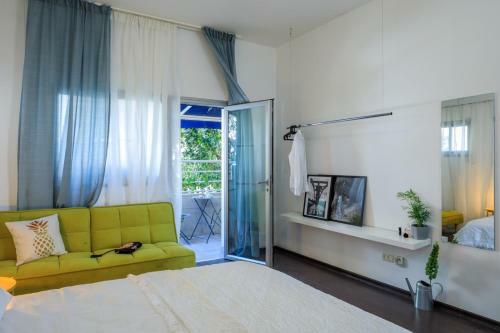Huge Stylish 3 Bedrooms Apartment