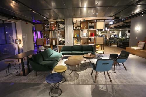 Link Hotel & Hub