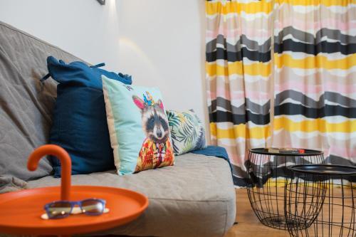Colorful Apartment Near The Beach