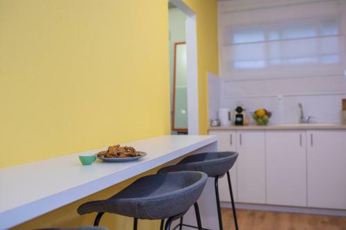 Colorful Apartment Near The Beach
