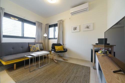 Luka 15 - By Beach Apartments Tlv