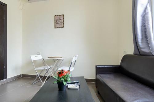 Nhe Rothschild Apartments