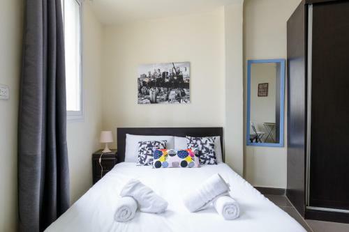 Nhe Rothschild Apartments