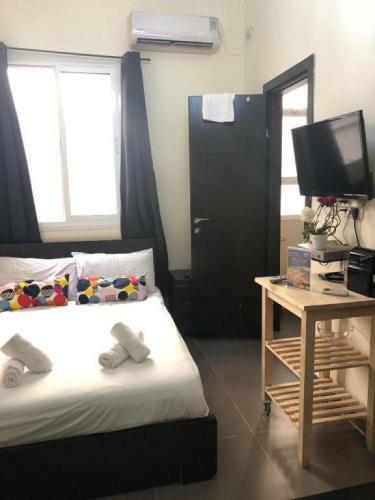 Nhe Rothschild Apartments