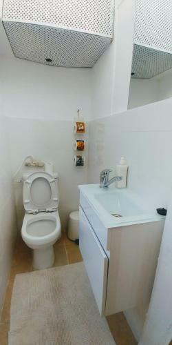 Begin19 Apartments & Hostel