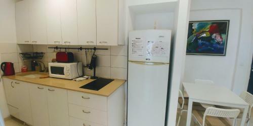 Begin19 Apartments & Hostel