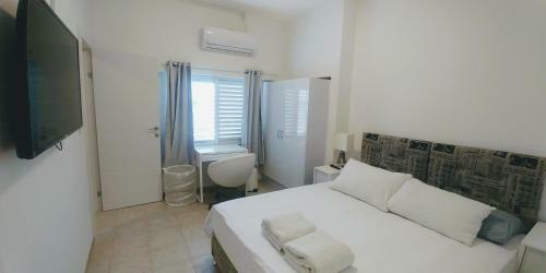 Begin19 Apartments & Hostel