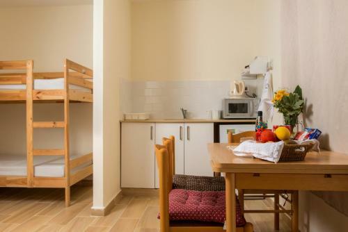 Hostal Etzel Tami Hospitality