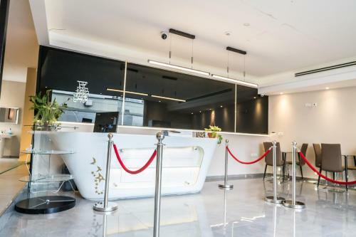 Lago Suites Hotel