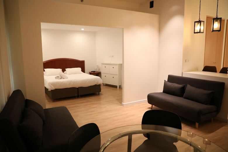 Koresh Hotel