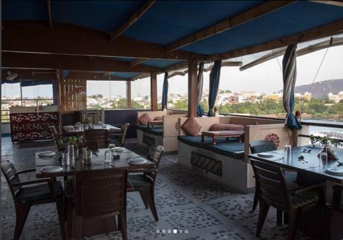 Hotel Sargam Sadan Palace