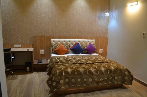 Hotel Emm Kay Residency