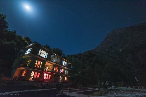 Hotel Sharda Resort-tirthan Valley