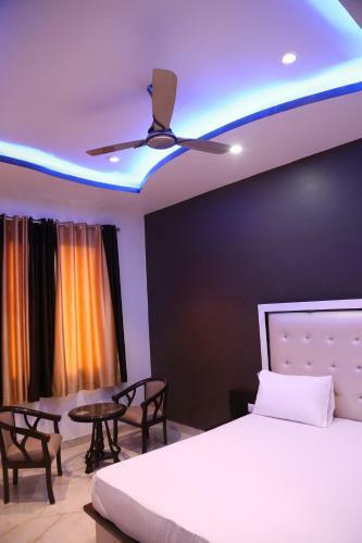 Hotel Dhanraj Palace