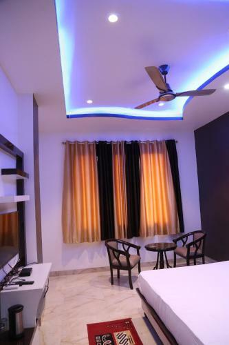 Hotel Dhanraj Palace