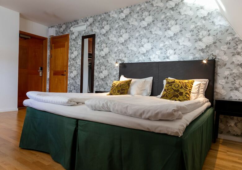 First Hotel Ja