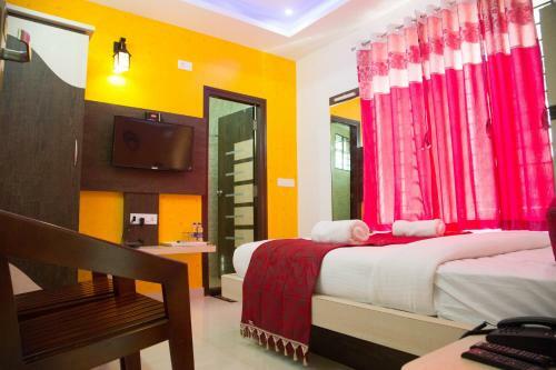 M K Arcade Hotel