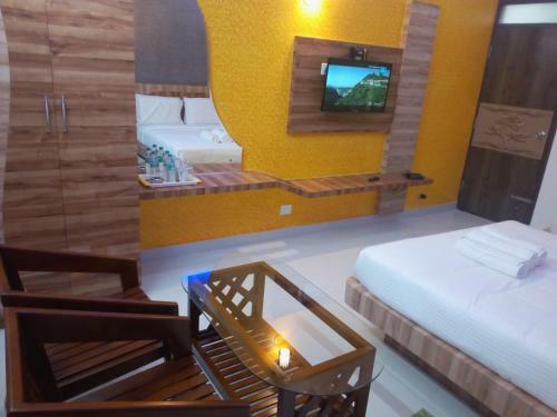 M K Arcade Hotel