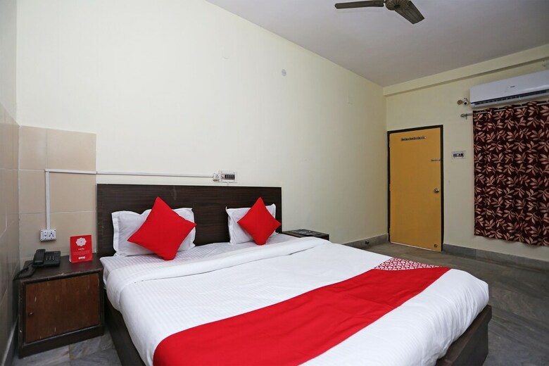 Hotel Oyo 26808 Shree Ram Residency