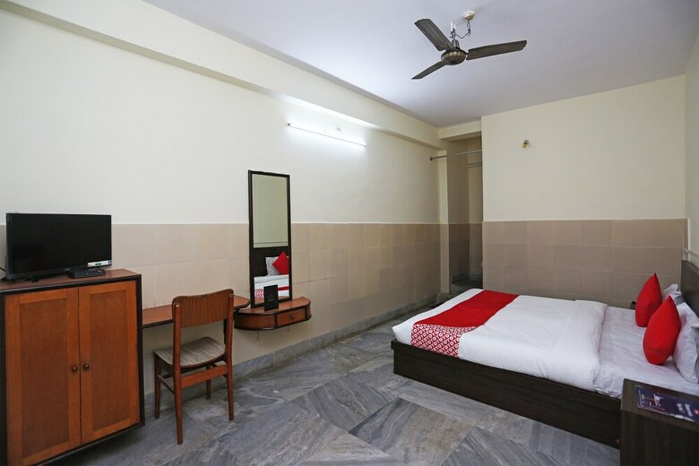 Hotel Oyo 26808 Shree Ram Residency