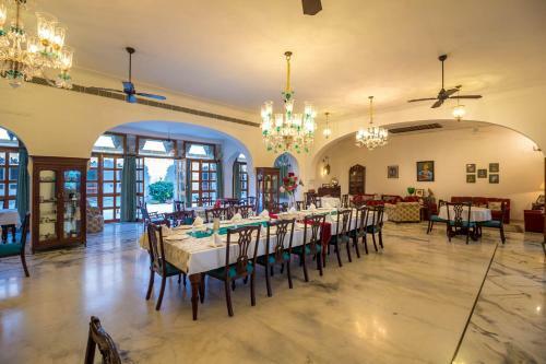 Hotel Dev Shree Deogarh