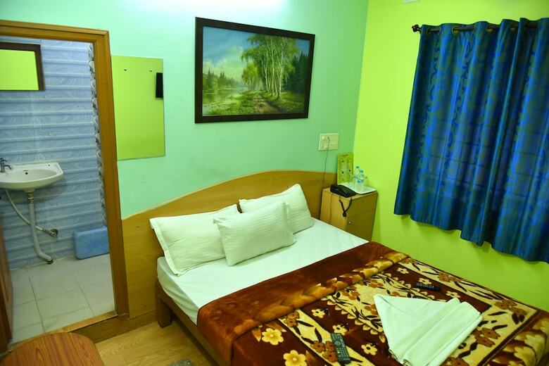 Hotel Housefinch Residency