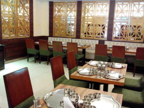 Hotel The Shiv Regency