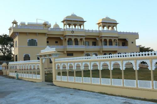 Hotel Rajtilak Resort