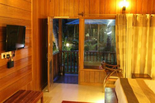 Hotel Aparupa Sands Marina Beach Resort