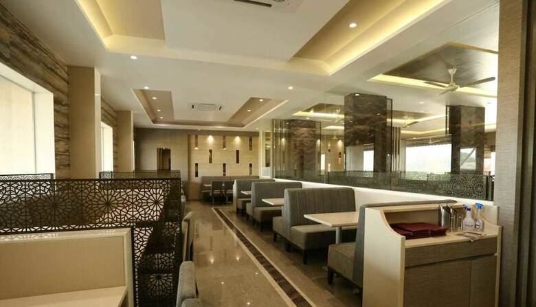 Hotel Grand Parivaar